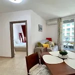Апартамент Bratanov Sunny Plaza *